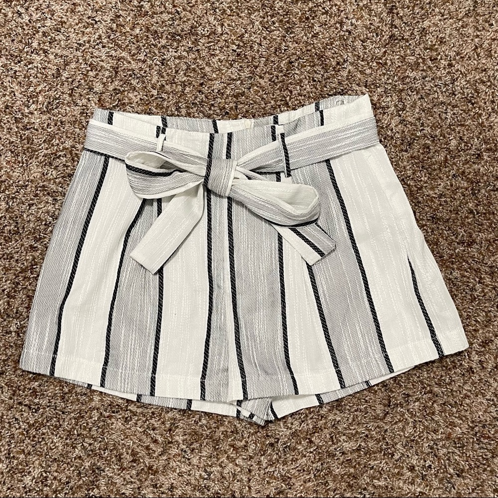 Black and white tie waist shorts size L